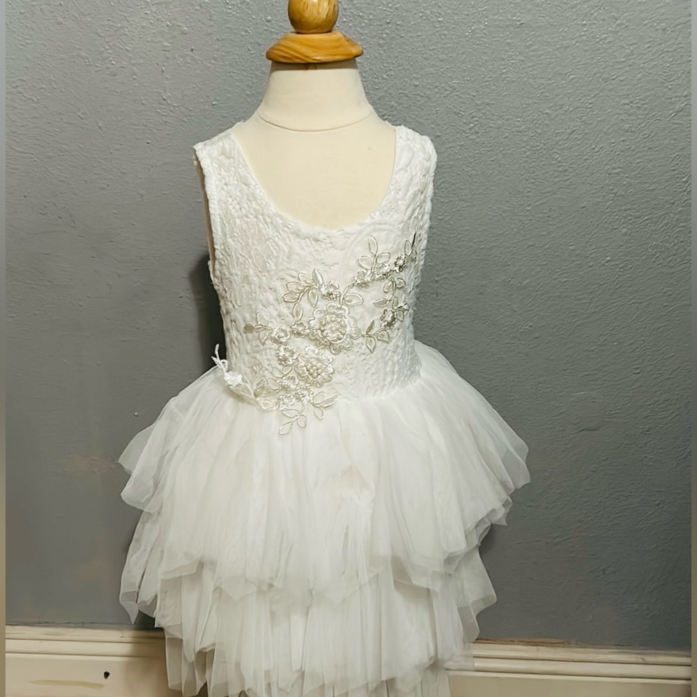 White V-Cut Open Back Embroidery Tulle Dress 🤍🤍